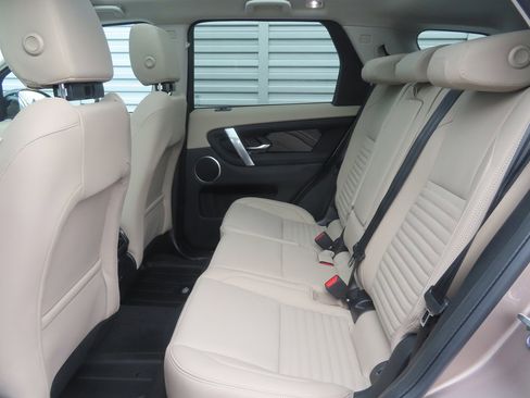 Used 2023 Land Rover Discovery Sport S image 6