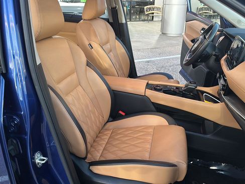 Used 2023 Nissan Rogue Platinum w/ Platinum Premium Package image 17