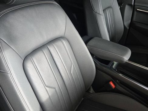 Used 2022 Audi e-tron Premium Plus w/ Premium Plus Package image 5