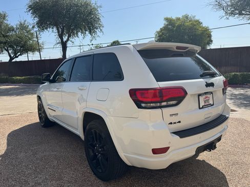 Used 2019 Jeep Grand Cherokee Altitude AWD/4WD image 7