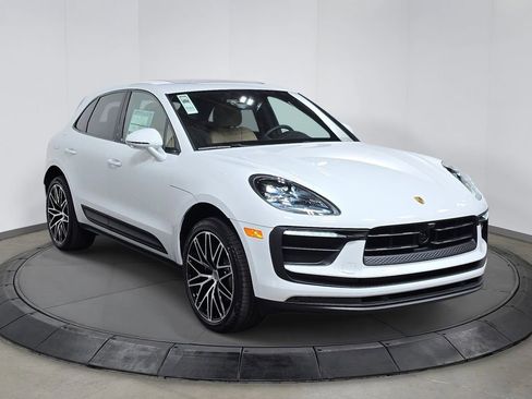 New 2026 Porsche Macan image 9