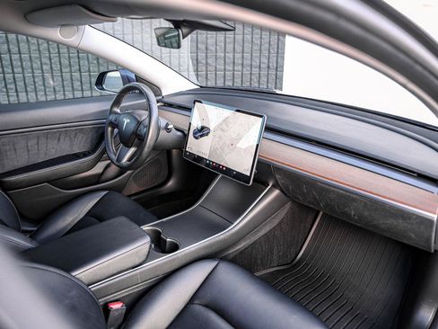 Used 2018 Tesla Model 3 Mid Range RWD image 23