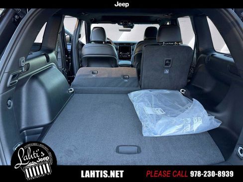 New 2025 Jeep Grand Cherokee Altitude image 13