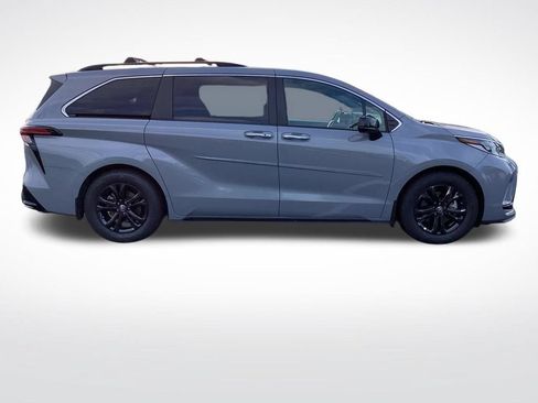 Used 2024 Toyota Sienna XSE w/ XSE Plus Package AWD/4WD image 12