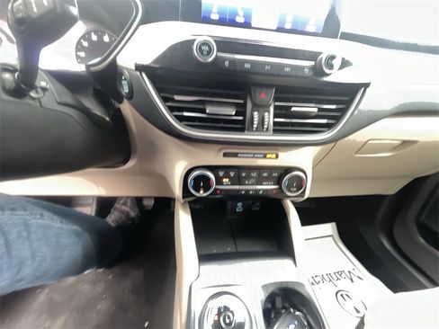 Used 2022 Ford Escape SEL image 19
