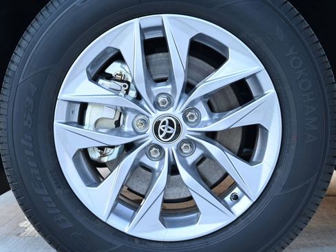 Used 2025 Toyota Sienna LE image 51