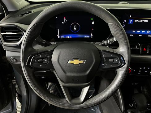 Used 2025 Chevrolet TrailBlazer LT AWD/4WD image 13