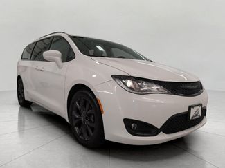 Used 2020 Chrysler Pacifica Touring-L Plus w/ S Appearance Package FWD video 1