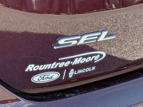 Used 2024 Ford Edge SEL image 9