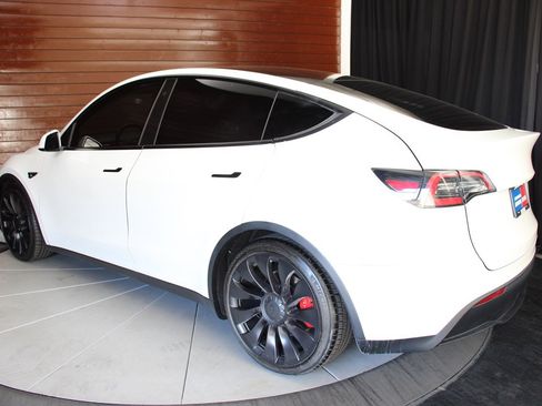Used 2020 Tesla Model Y Performance image 10