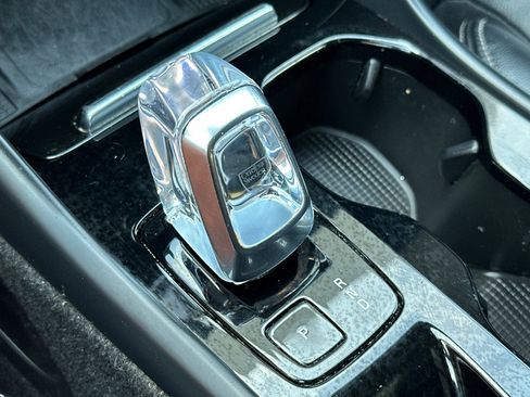 Used 2023 Volvo XC40 B4 Ultimate FWD image 25