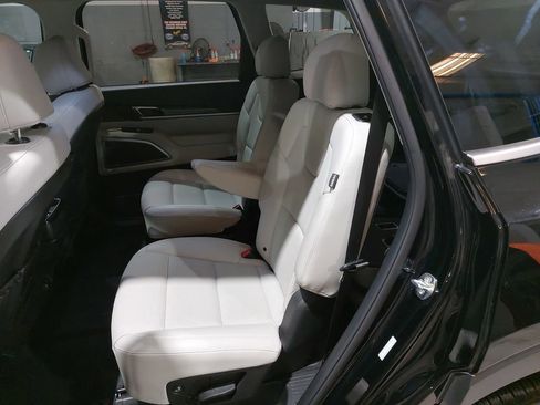 Used 2025 Kia Telluride S AWD/4WD image 15
