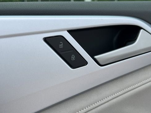 New 2025 Volkswagen Taos SE image 28