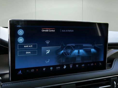 Used 2025 Lincoln Corsair Reserve w/ Equipment Group 202A AWD/4WD image 23