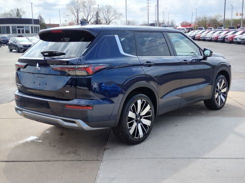 New 2026 Mitsubishi Outlander SE image 16