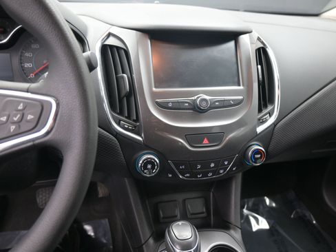 Used 2017 Chevrolet Cruze LT w/ Convenience Package image 15