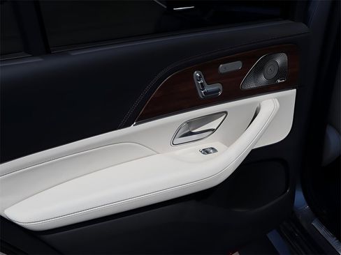 New 2026 Mercedes-Benz GLS 450 4MATIC image 22