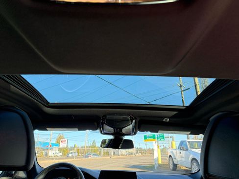 Used 2018 BMW M550i xDrive image 21