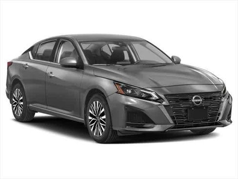 Used 2024 Nissan Altima 2.5 SV w/ SV Premium Package FWD image 6