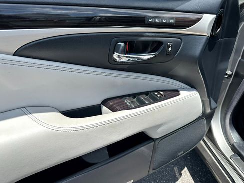 Used 2017 Lexus LS 460 image 28