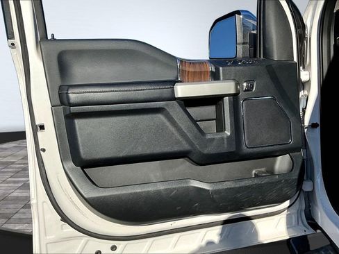 Used 2016 Ford F150 Lariat w/ Equipment Group 502A Luxury AWD/4WD image 16