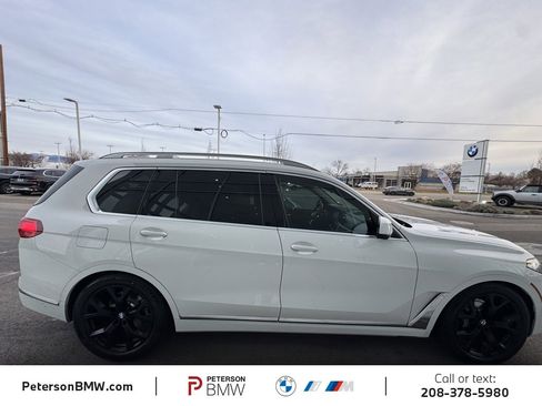 Used 2022 BMW X7 xDrive40i w/ Premium Package image 9