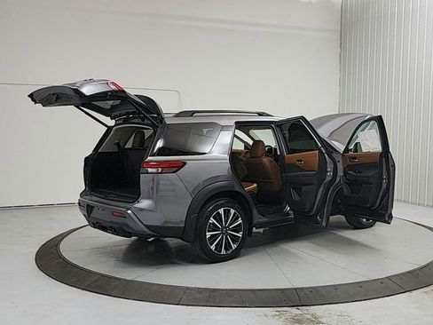New 2026 Nissan Pathfinder Platinum FWD image 15