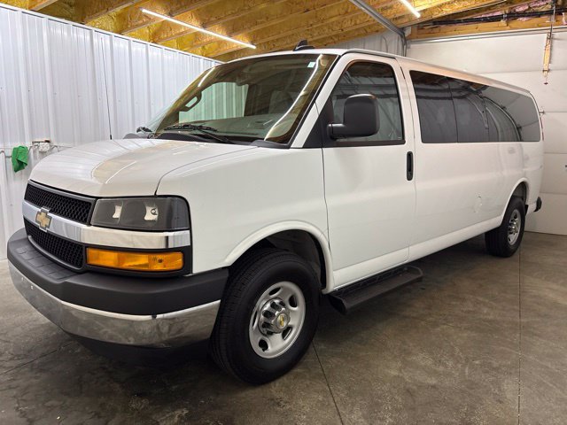 Used 2025 Chevrolet Express 3500 LT w/ LT Preferred Equipment Group RWD image 3