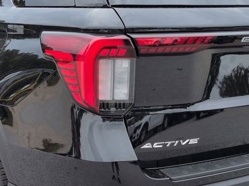 New 2025 Ford Explorer Active image 12