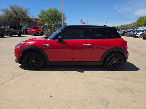 Used 2019 MINI Cooper 2-Door Hardtop image 6