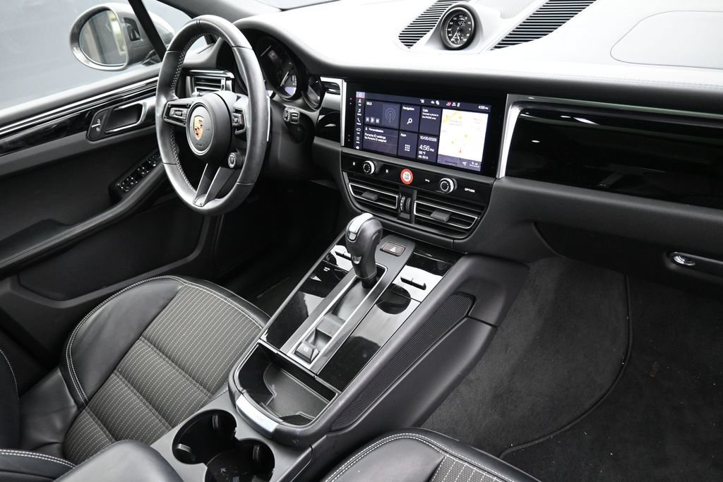 Used 2025 Porsche Macan AWD/4WD image 31