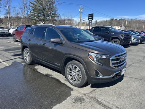 Certified 2019 GMC Terrain SLT w/ Preferred Package image 12