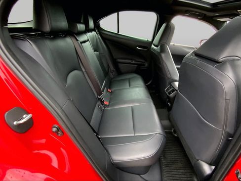 Used 2025 Lexus UX 300h FWD image 18