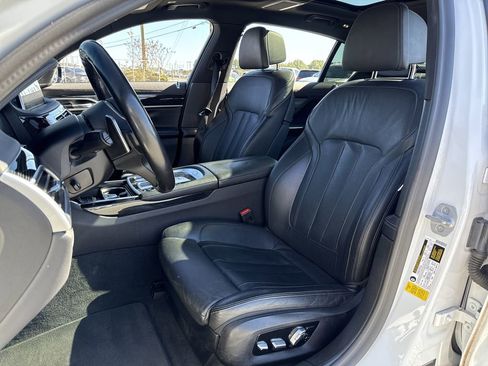 Used 2022 BMW 740i 740i w/ M Sport Package image 18