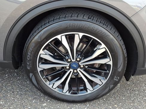 Certified 2022 Ford Escape SE w/ SE Sport Appearance Package image 8