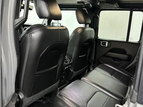 Used 2022 Jeep Wrangler Unlimited Sahara w/ Cold Weather Group AWD/4WD image 31