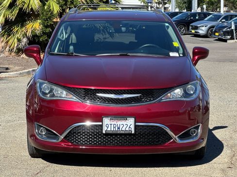 Used 2020 Chrysler Pacifica Touring-L w/ Tire & Wheel Group image 8