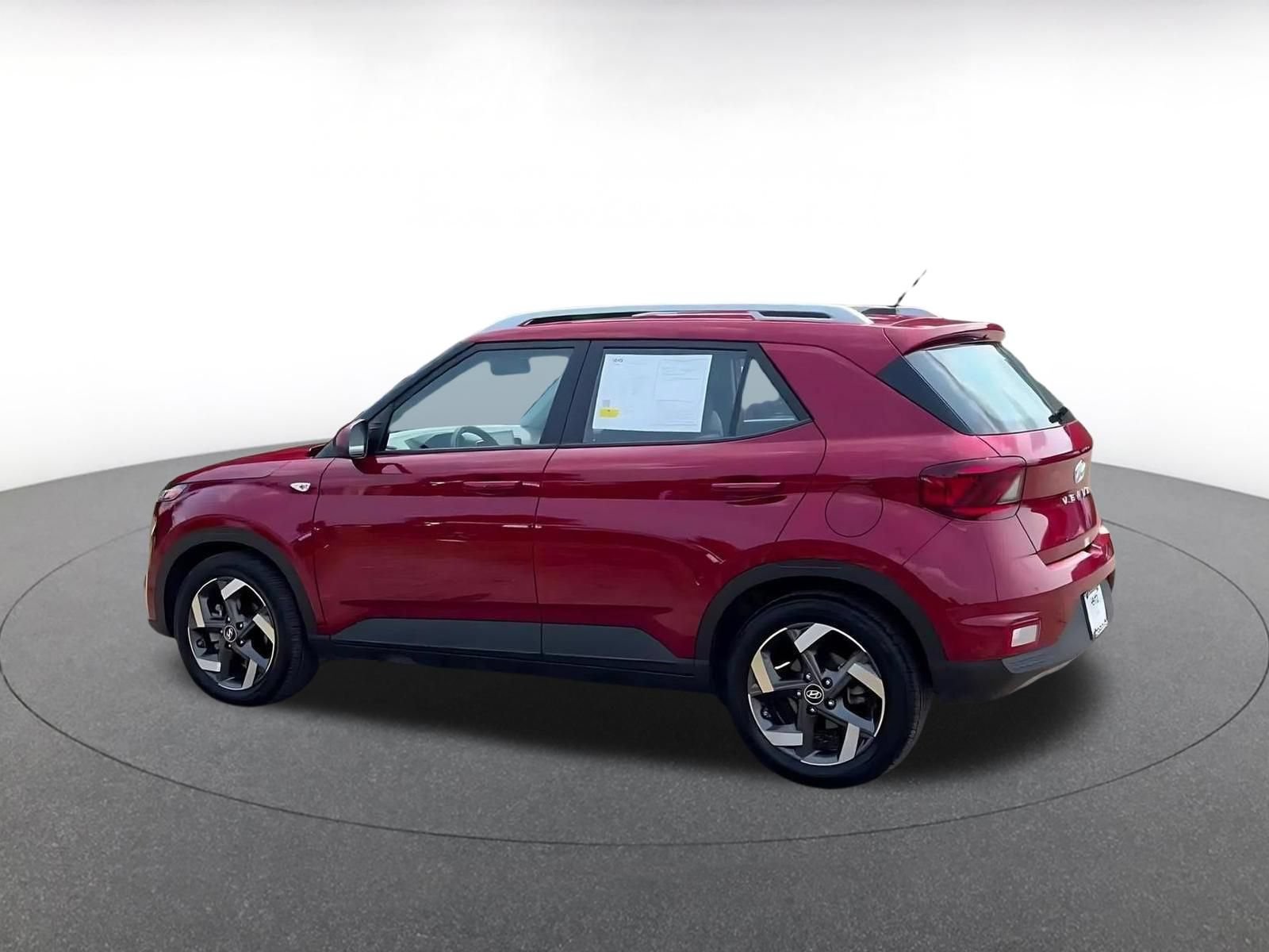 Used 2026 Hyundai Venue SEL FWD image 9
