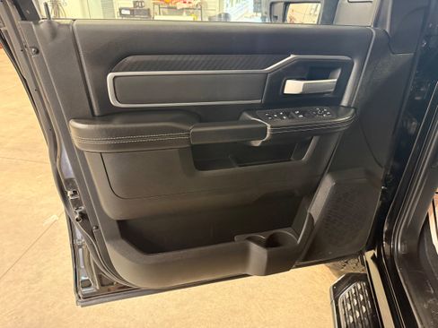 Certified 2025 RAM 2500 Big Horn AWD/4WD image 40
