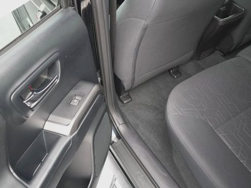 Certified 2016 Toyota Tacoma TRD Off-Road image 14