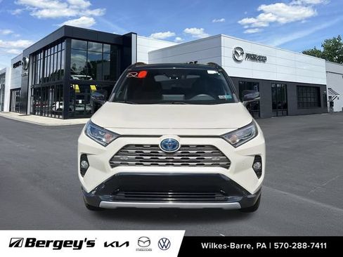 Used 2020 Toyota RAV4 XSE AWD/4WD image 2