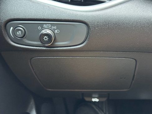 Used 2023 Chevrolet Malibu LT FWD image 34