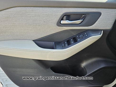 Used 2021 Nissan Rogue SV image 16