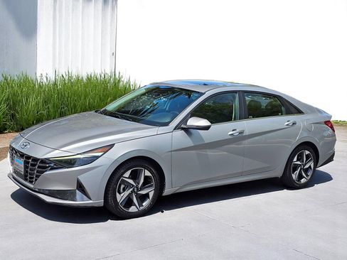 Used 2023 Hyundai Elantra Limited image 7