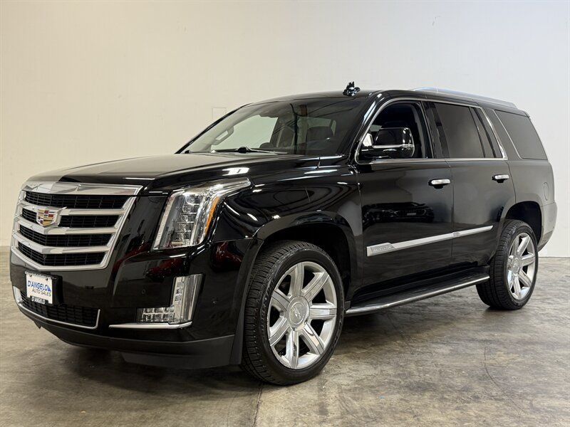 Used 2018 Cadillac Escalade Luxury AWD/4WD image 3
