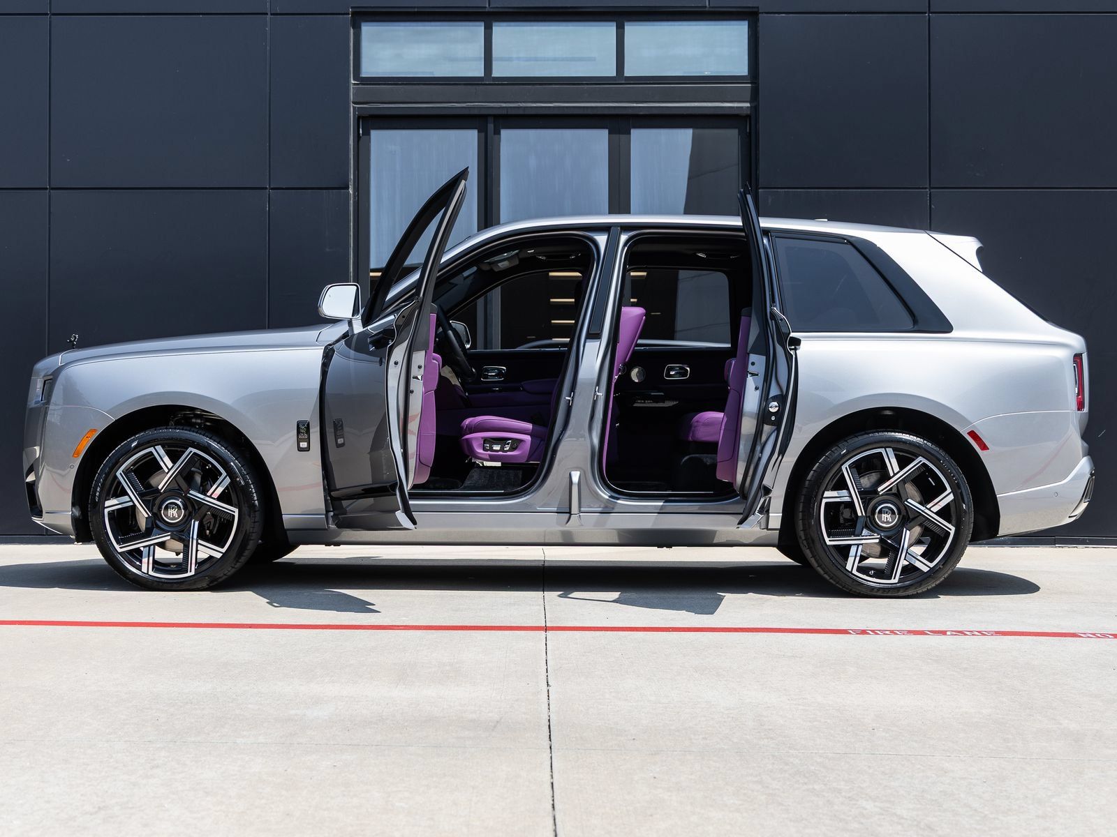 New 2027 Rolls-Royce Cullinan Black Badge AWD/4WD image 11
