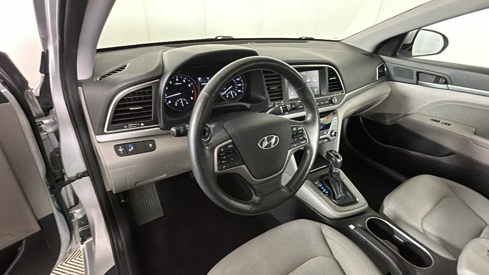 Used 2018 Hyundai Elantra Value Edition w/ Cargo Package FWD image 17