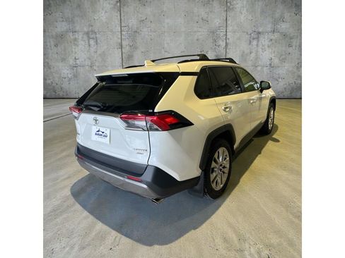 Used 2019 Toyota RAV4 Limited image 3