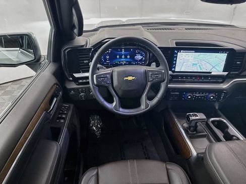 Used 2025 Chevrolet Silverado 1500 High Country w/ High Country Premium Package AWD/4WD image 25