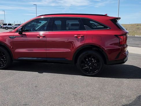 Used 2023 Kia Sorento SX AWD/4WD image 2